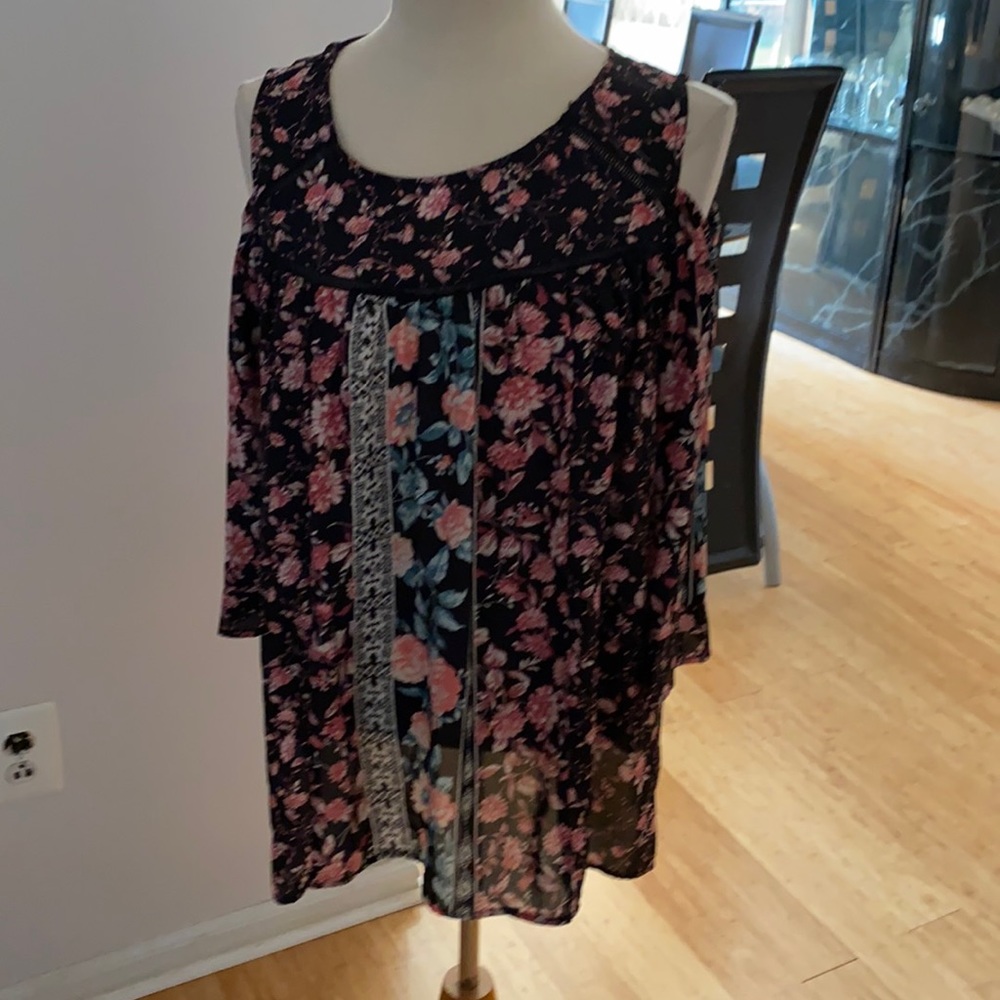 Womens a Peasant top